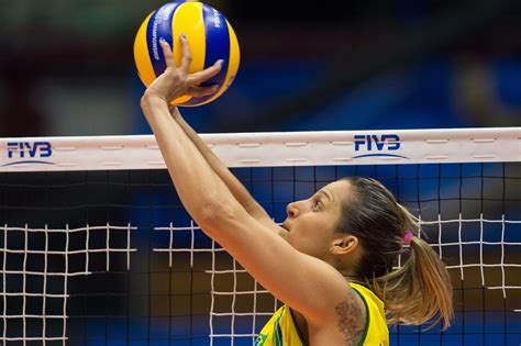 levantamento de bolas no voleibol